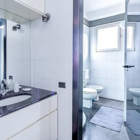 Duomo 10 Min Luxury • Terrazzo • Wi-fi • Netflix Apartment Milan