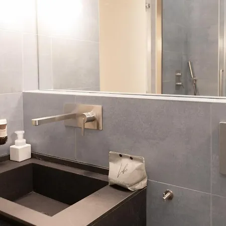 Bnbutler - Schiaparelli * Μιλάνο