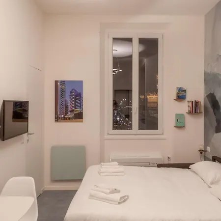 Bnbutler - Schiaparelli *