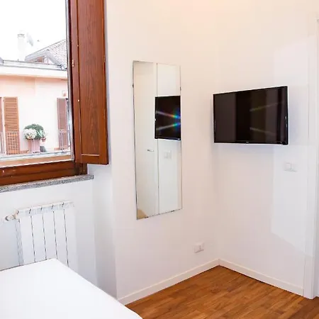 Easy - And Navigli Milano