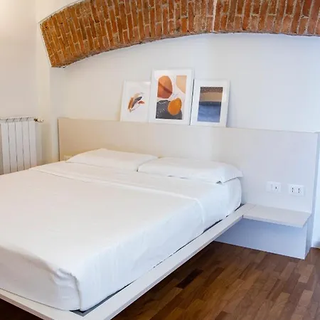 Easy - Rooms&apartments Navigli