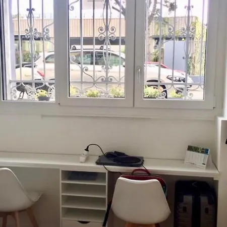 The Small White House In Milão