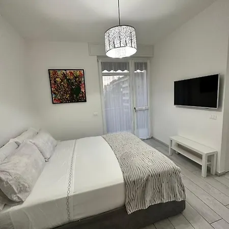 Plinio Luxury Apt Апартаменты