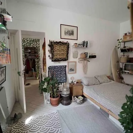 Апартаменты Garden House In Historic Lively Neighbourhood *