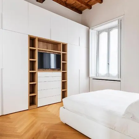 Fifty Eight Santo Stefano * Milan