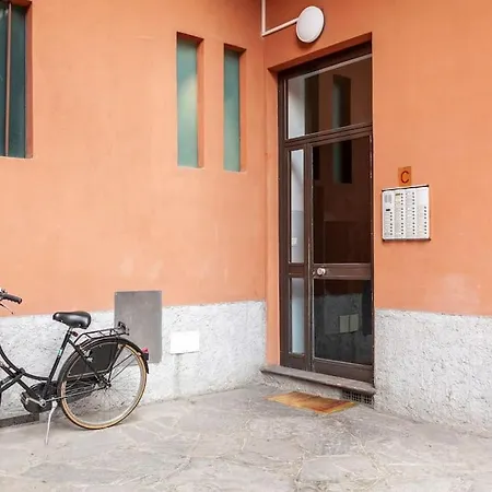 Lovely - Heart Of * Milão