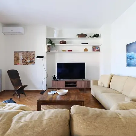 Elegante E Spazioso Zona Solari Apartment