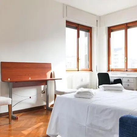 Elegante E Spazioso Zona Solari Apartamento