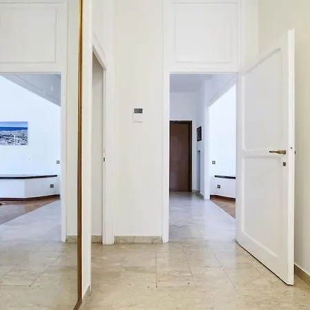Elegante E Spazioso Zona Solari Milão