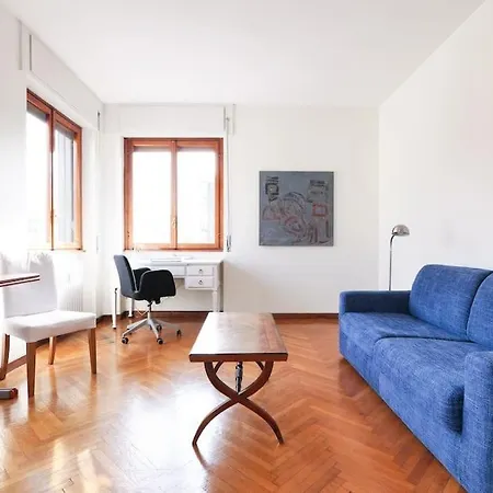 Elegante E Spazioso Zona Solari
