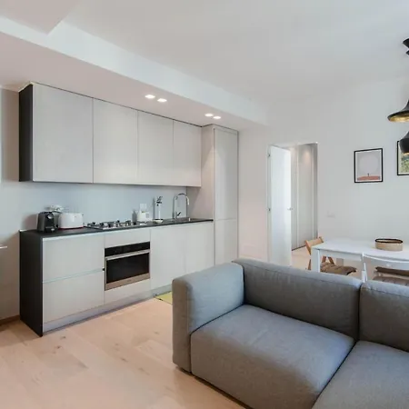 Easylife: Modern Near Porta Venezia And Indro Montanelli Park Milan
