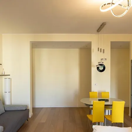Bilocale Moderno Ed Esclusivo アパート ミラノ