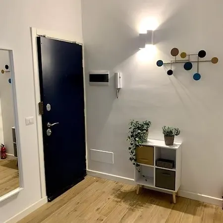 Con Terrazzo Sui Tetti Milanesi