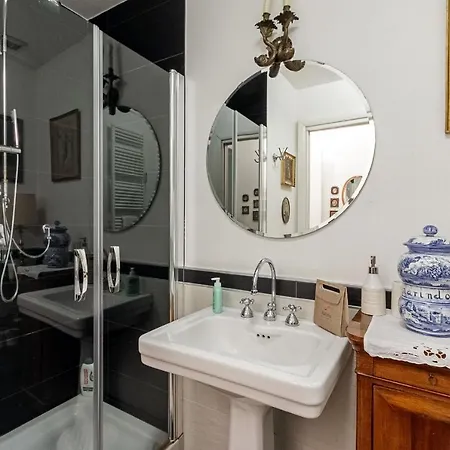 Отель Menotti One Bedroom Милан