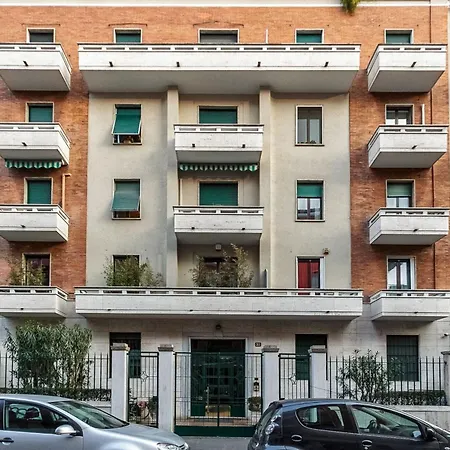 Отель Menotti One Bedroom *