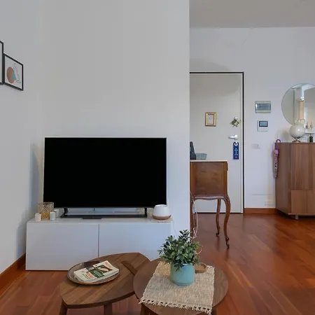 Apartment I Host - Cermenate 9 *