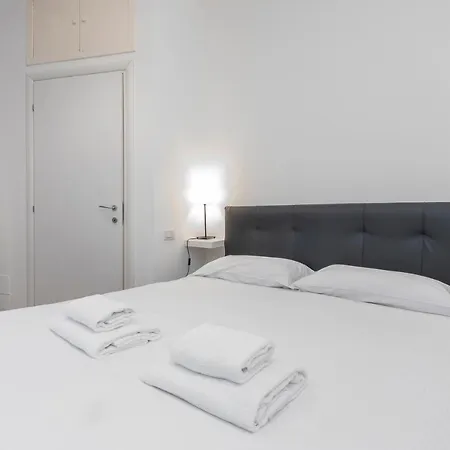 Apartment I Host - Cermenate 9 *