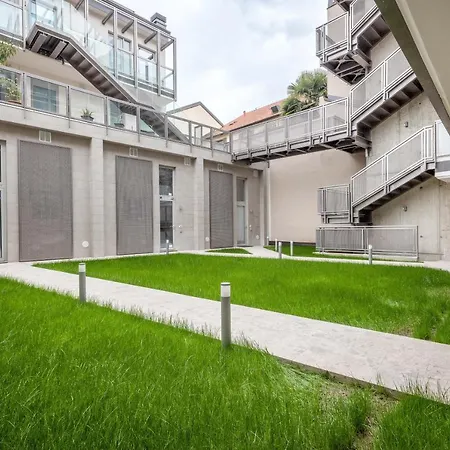 Luvi - De Rolandi - Il Cortile *