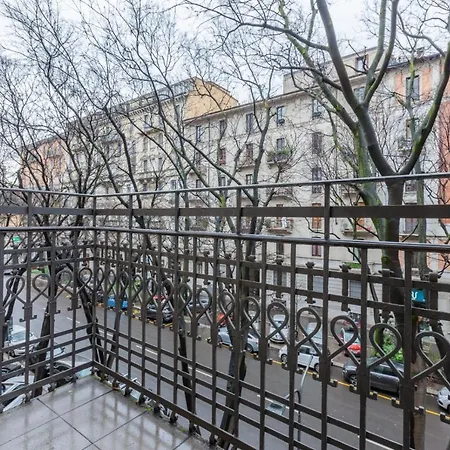 Porta Romana Cozy شقة *