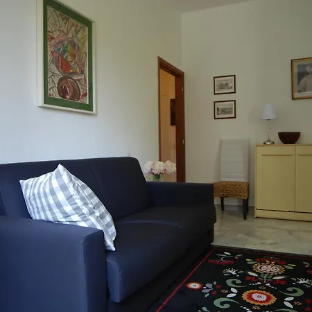 Pellegrino Rossi Apartment Milan