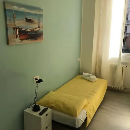 Apartament In Zona Bocconi Mediolan