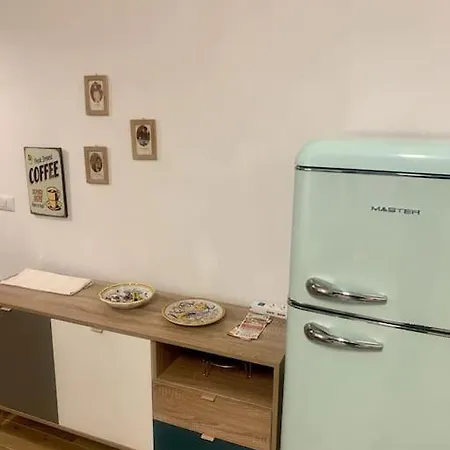 Con Terrazzo Sui Tetti Milanesi *