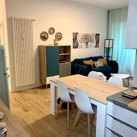 Apartment Con Terrazzo Sui Tetti Milanesi