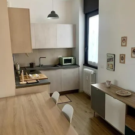 Con Terrazzo Sui Tetti Milanesi * Milan