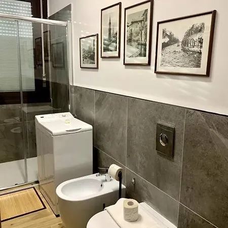 Con Terrazzo Sui Tetti Milanesi * Milan