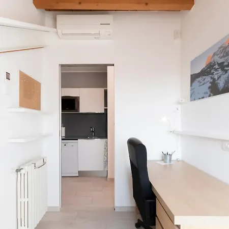 Mansarda Cola * ميلان