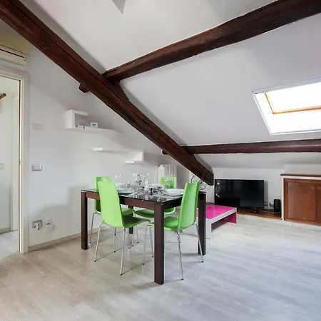 Guesthost - The Cosy Terrace Of Milano- Via Sardegna *