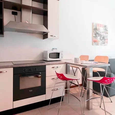 Italianway - Zuretti 32 * Milano