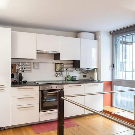 Comfortable Flat In Porta Romana דירה *