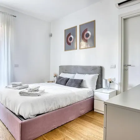 Apartment Island Near The Purple Line Milan
