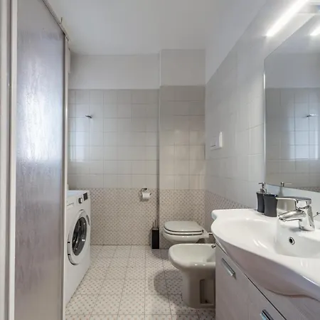 Cozy Apt - Private Parking & Terrace Milan
