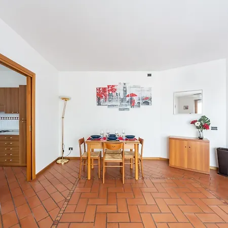 Cozy Apt - Private Parking & Terrace * Milan