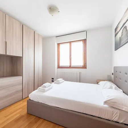 Cozy Apt - Private Parking & Terrace