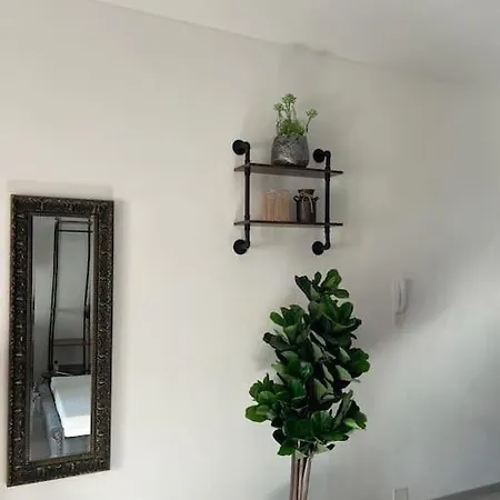 Leo's Corner In Apartment *