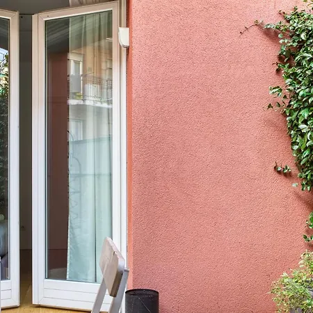 Island Near The Purple Line Milaan