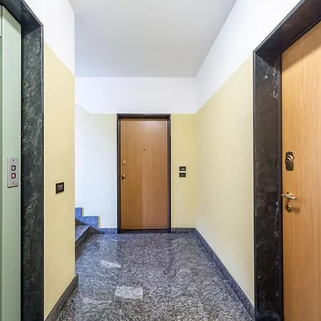 Apartment Cozy Apt - Private Parking & Terrace Milan