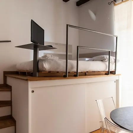 Youhosty - Rosales 1 * Milano