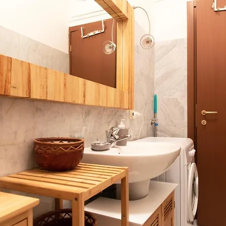 Youhosty - Rosales 1 *