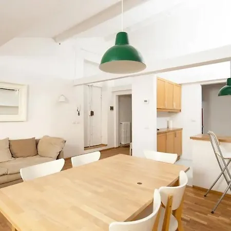 Comfortable, Modern For 10 People * ميلان