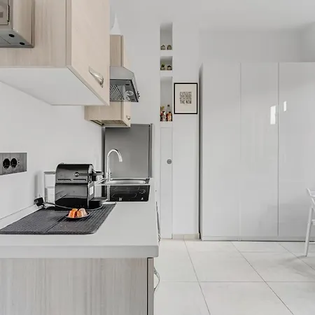 Metro M1 - Smart Home, Fast Free Wifi & Netflix Apartment *