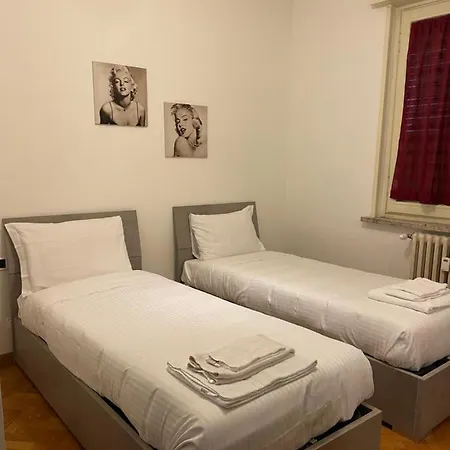 House Viale Murillo דירה *