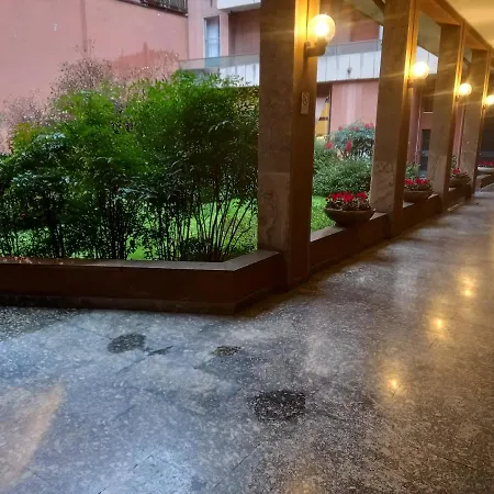 The Boheme Vintage Junior ---- Cozy & Quiet & Comfortable With Private Bathroom & Fully Equipped Kitchenette & Cozy Balcony - Lift To 4th Floor - Metro' -green Subway Porta Genova Apart-hotel