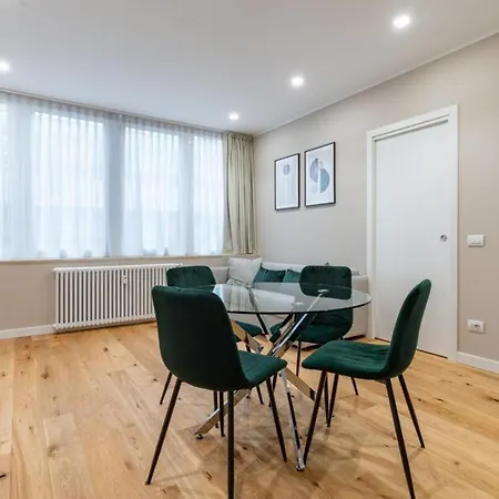 Daverio Luxe Apartment Milan