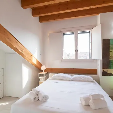 Mansarda Cola Apartment
