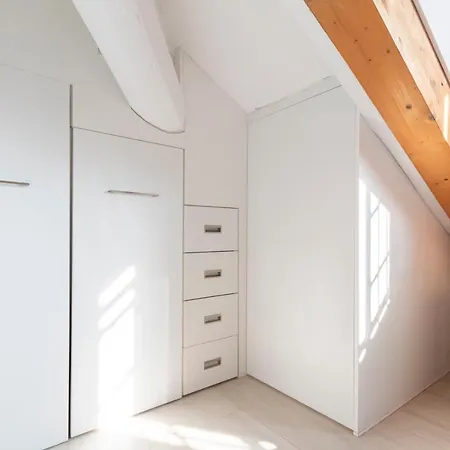 Apartment Mansarda Cola Milan