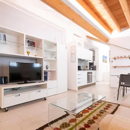 Apartment Mansarda Cola *
